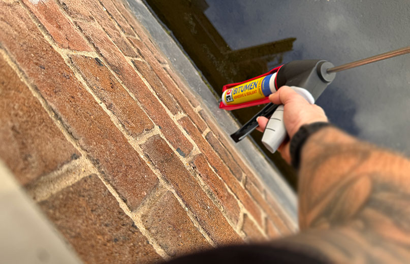 3C Bitumen Sealant On Wet Roof